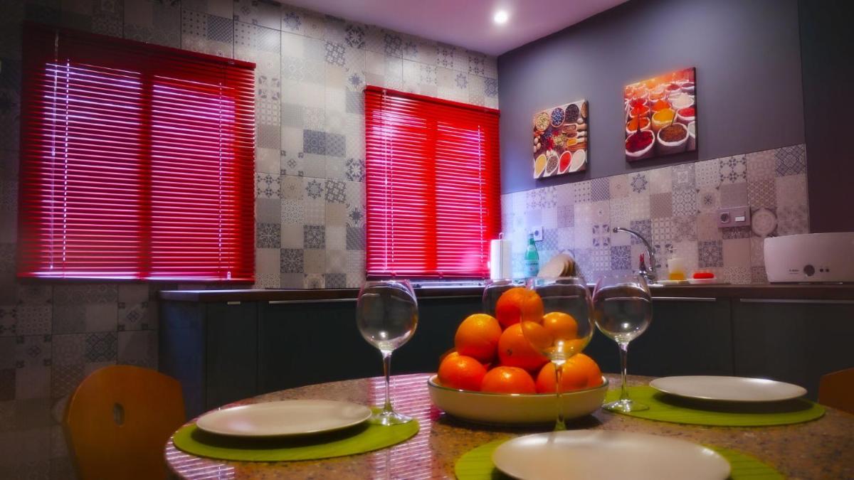 Apartment with Terrace and Sea View - Housity