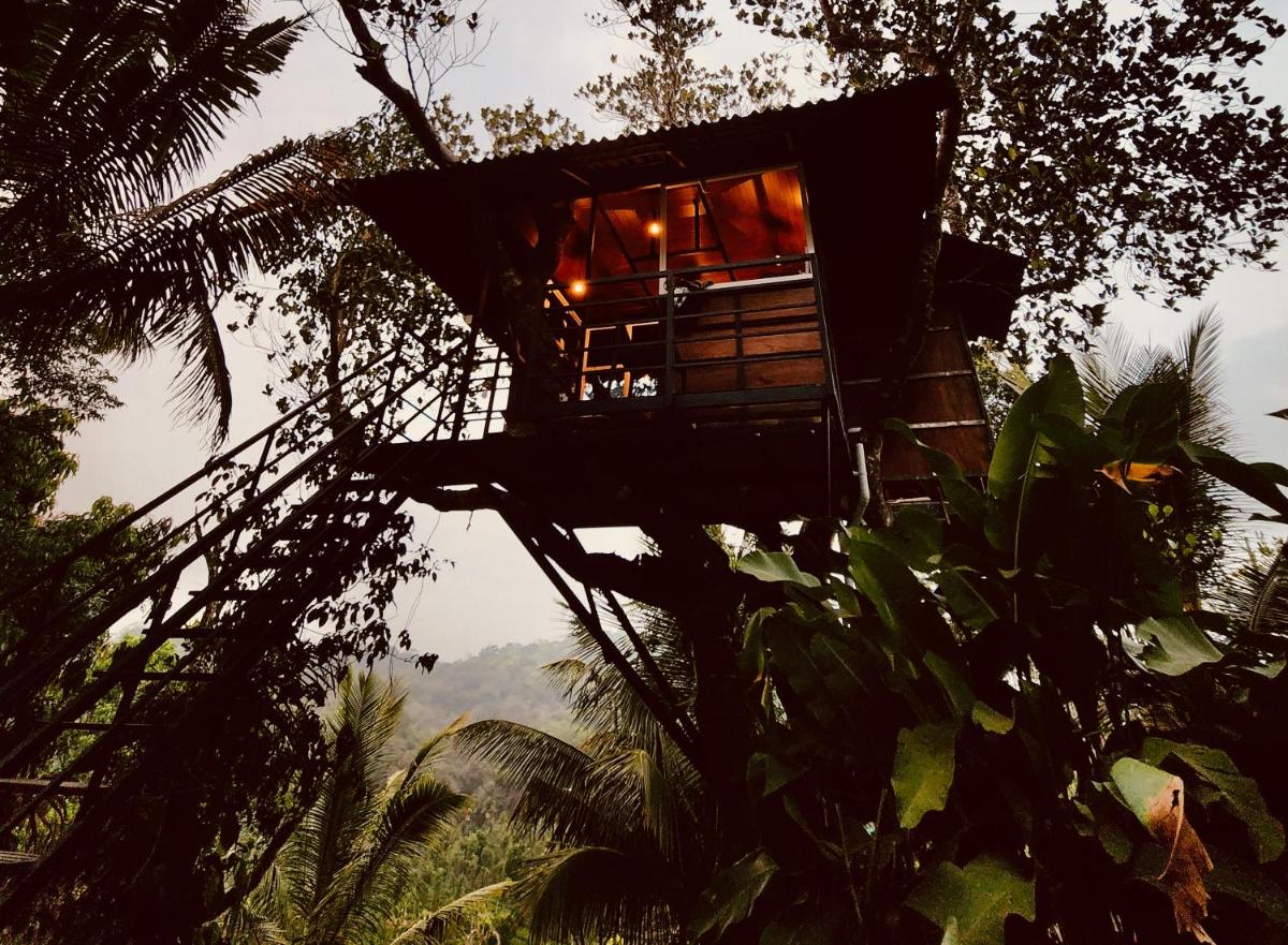 BlackHole Farms & Retreats - Housity