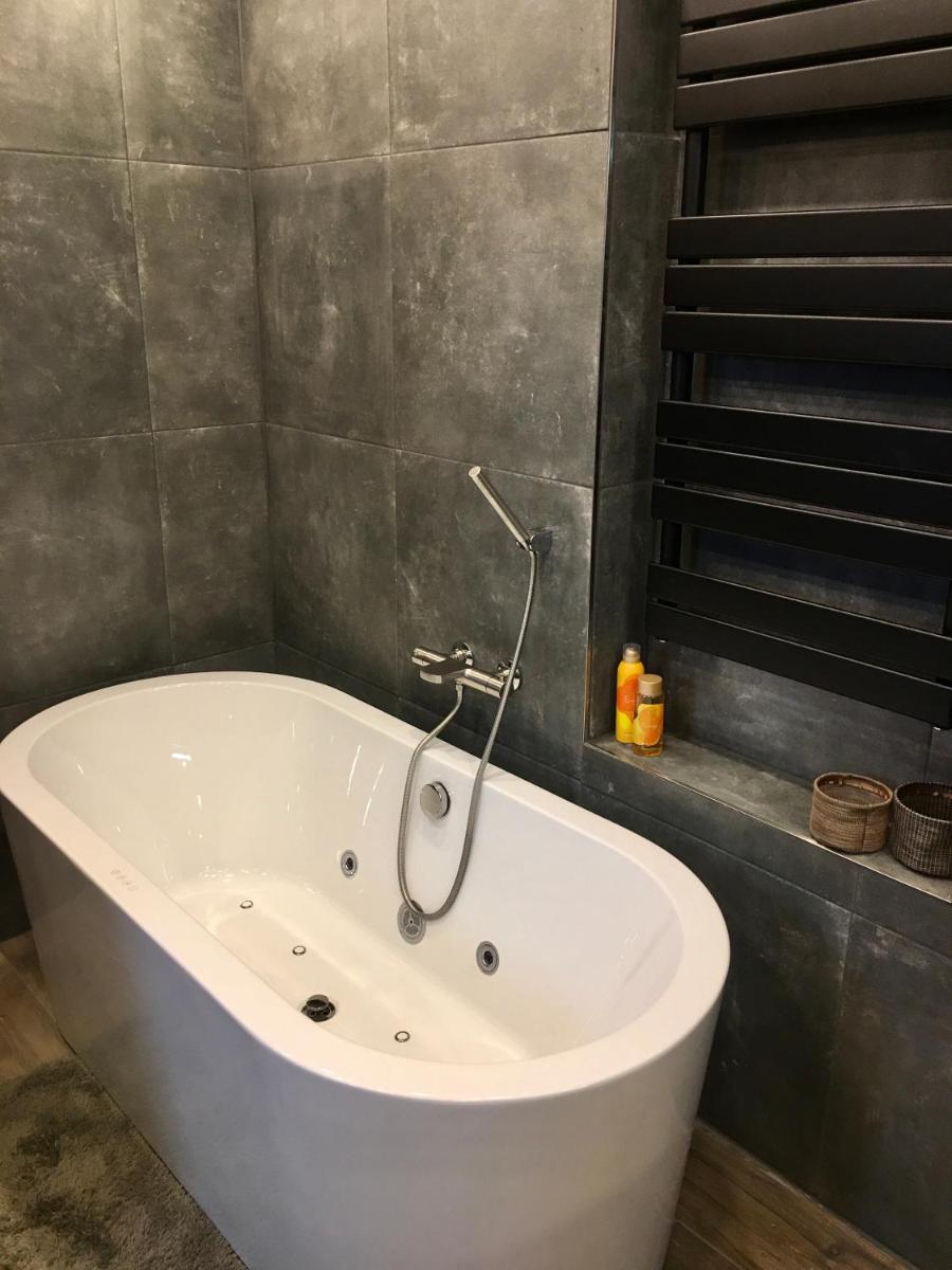 Studio Mika met whirlpool! - Housity