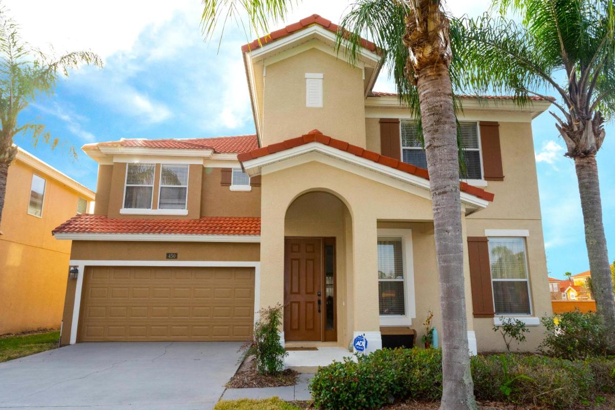 Moradda Spacious Home with Pool and Game Room - Housity