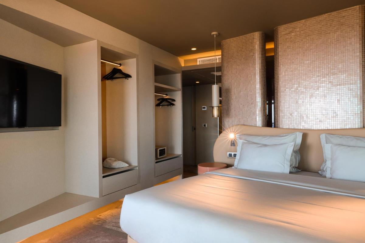 Uma cama ou camas num quarto em The Views Baia - Adults Only