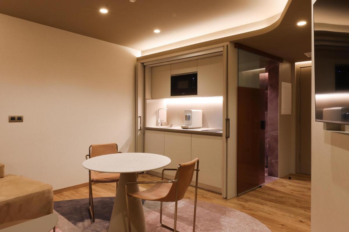 A cozinha ou kitchenette de The Views Baia - Adults Only