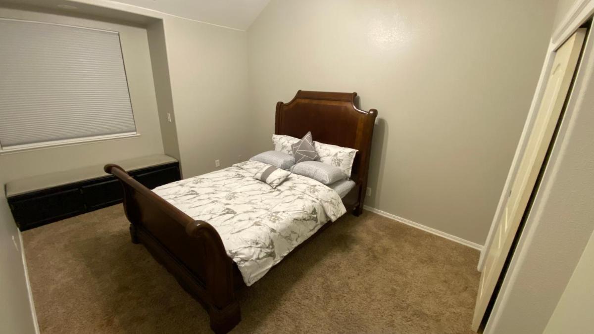 Beautiful peaceful desirable home in Madera Rancho - Housity