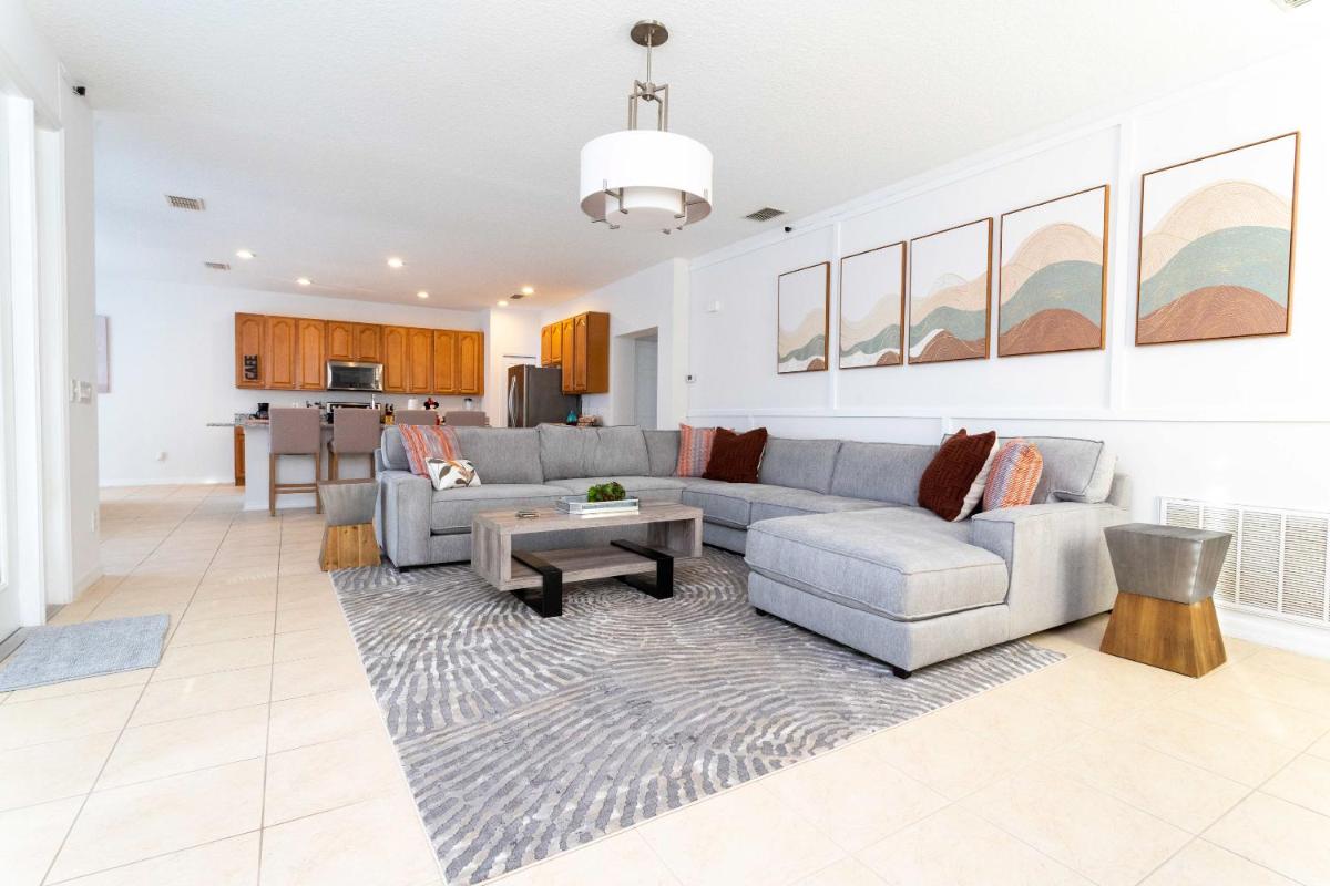Moradda Spacious Home with Pool and Game Room - Housity