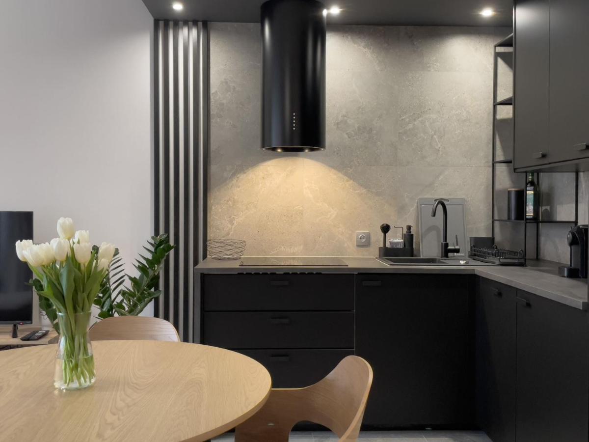 URBAN APARTMENTS PREMIUM, Opolska 10 No 90, 2 Free Garages, Self Check-in - Housity
