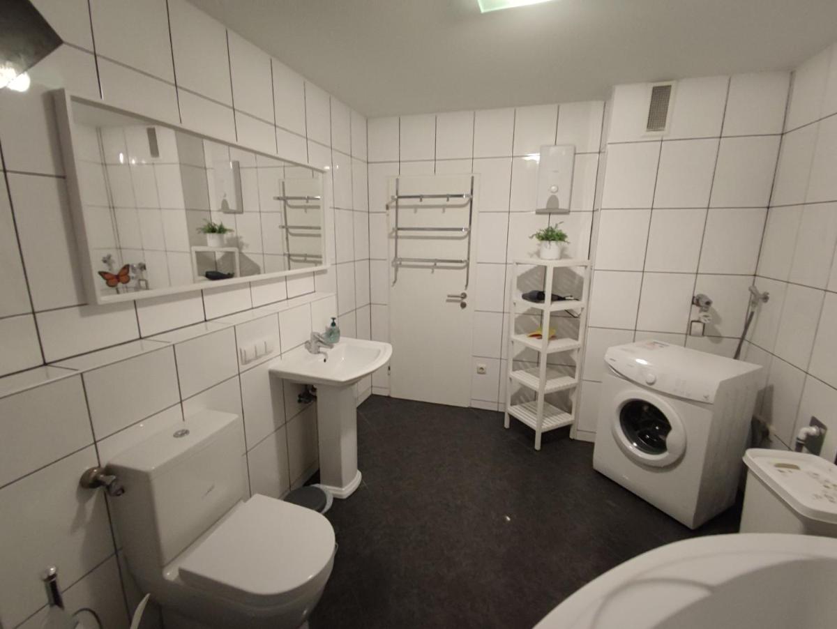 ZEN Apartment - spacious for 7 - central - kitchen - Housity