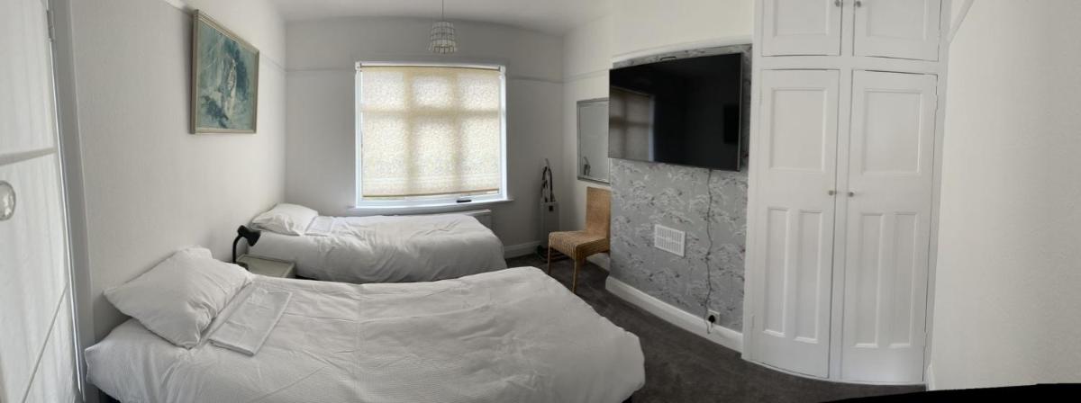 Amazing and Romantic O2 Arena 4 Bedrooms House free parking - Housity