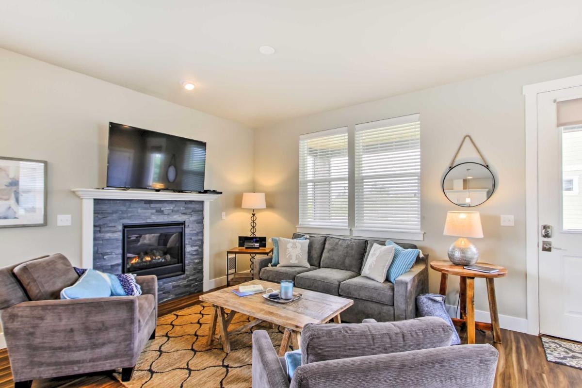 Ocean Shores House with Hot Tub - Walk to Beach - Housity