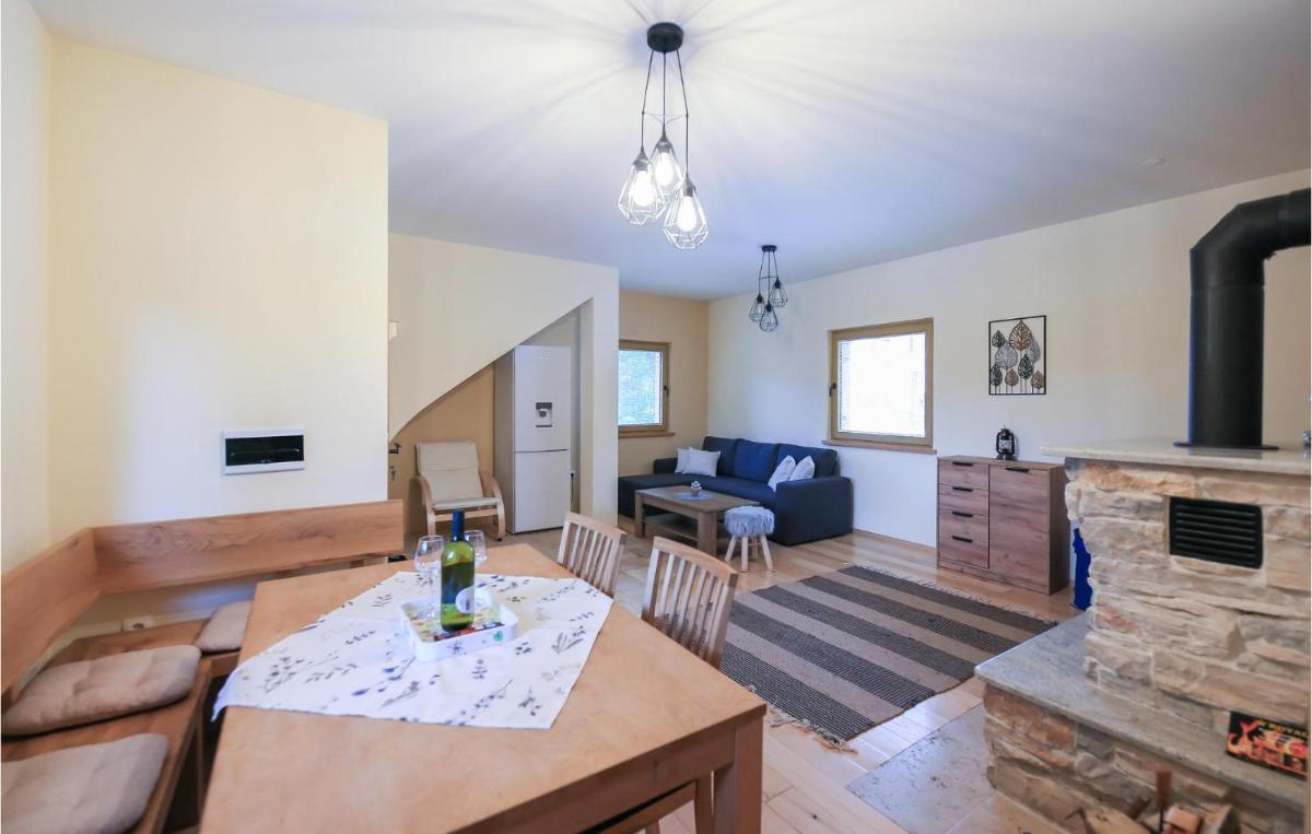Gorgeous Home In Novo Zvecevo With Wifi - Housity