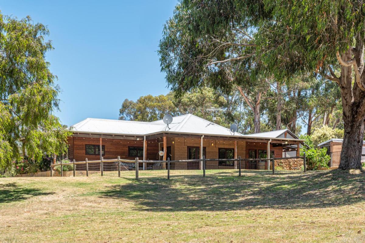 Island Brook Estate Vineyard and Chalets - Housity