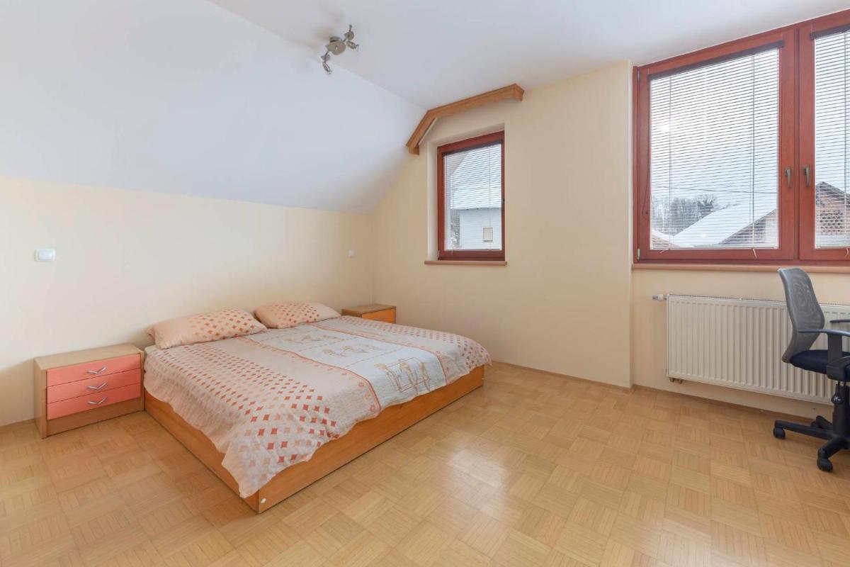 Apartma Ana - Housity