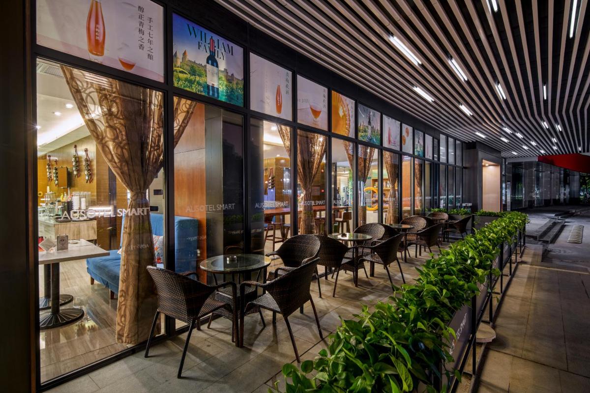 New Airport Hotel - Housity