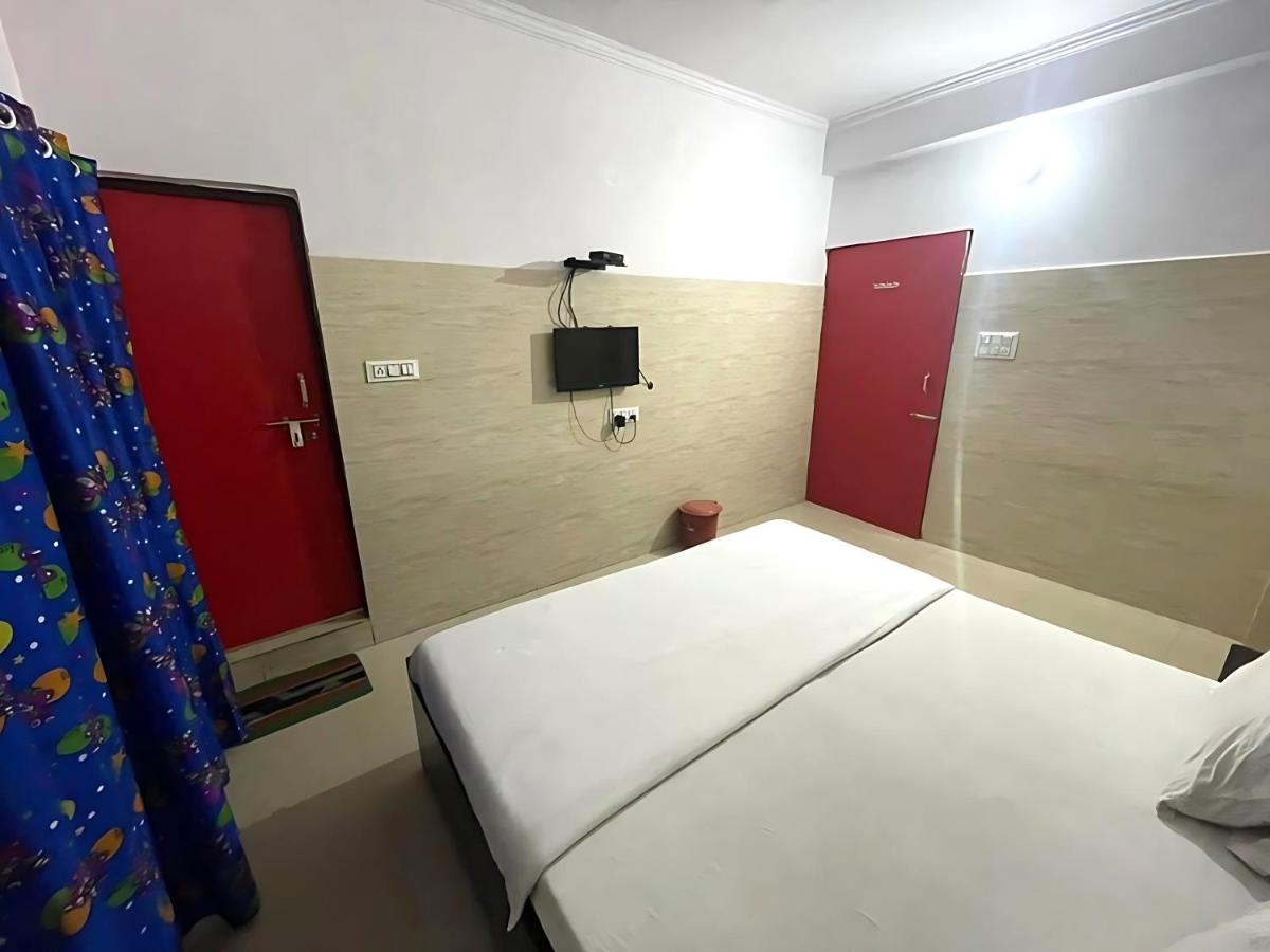 STAYMAKER Hotel Mauryan's near High Court - Housity