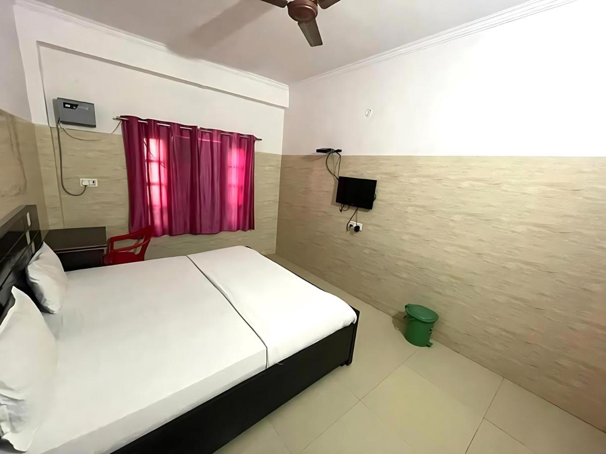 STAYMAKER Hotel Mauryan's near High Court - Housity