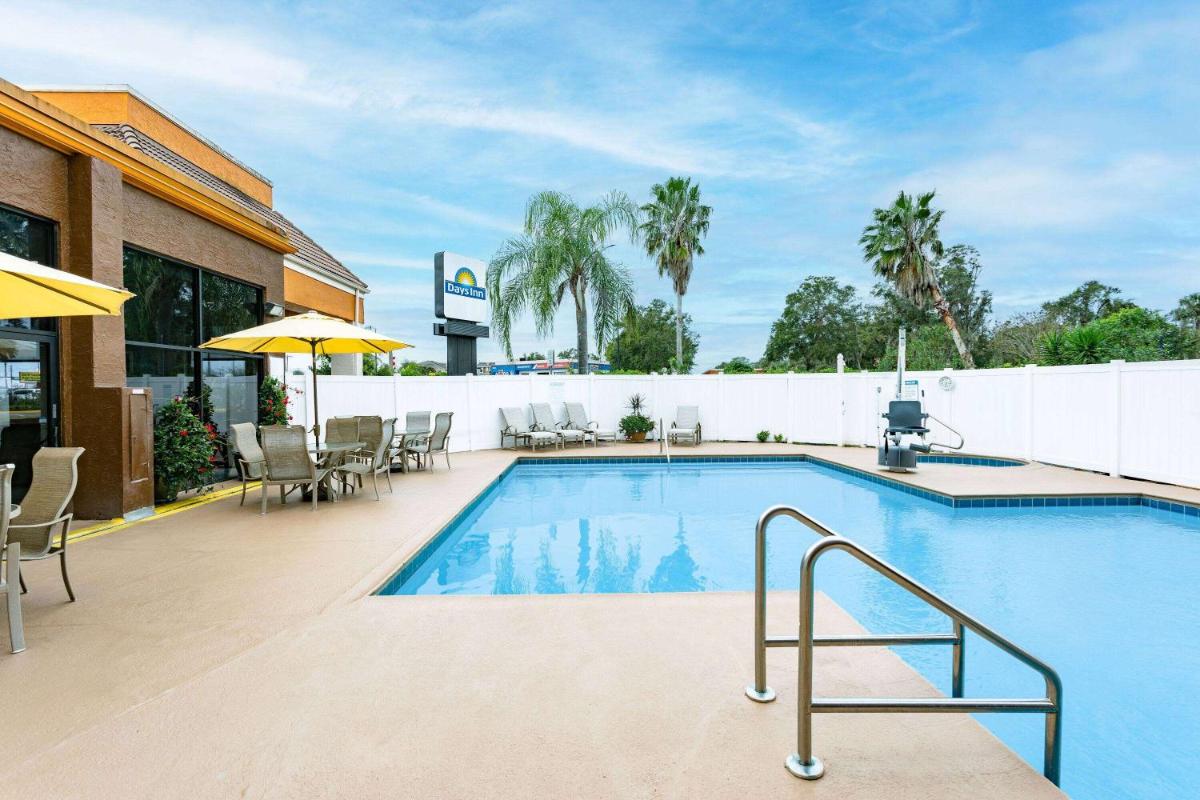 Days Inn by Wyndham N Orlando/Casselberry - Housity