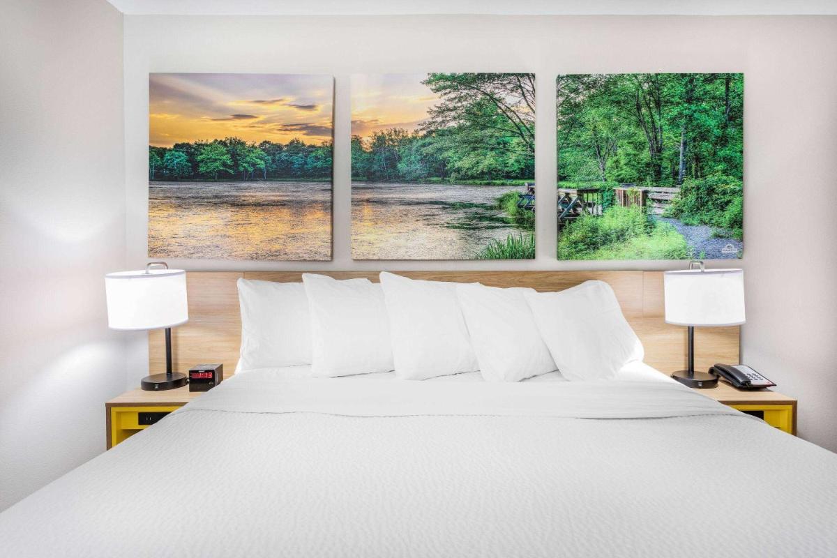 Days Inn by Wyndham N Orlando/Casselberry - Housity