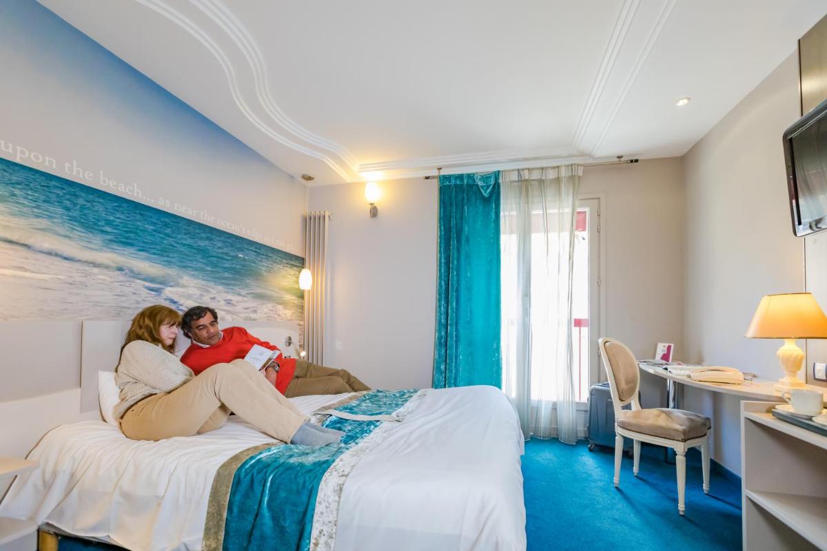 Un ou plusieurs lits dans un hébergement de l'établissement Logis Hôtel Restaurant Le Fruitier
