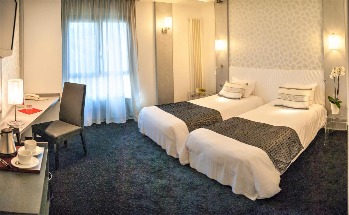 Un ou plusieurs lits dans un hébergement de l'établissement Logis Hôtel Restaurant Le Fruitier