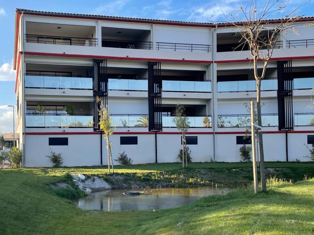 Au cœur du Golf, appartement neuf vue golf et piscine - Housity