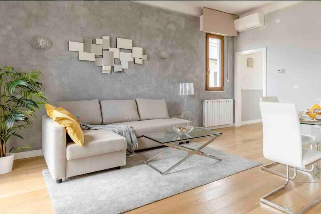 Penthouse with private terrace on Florence - Housity