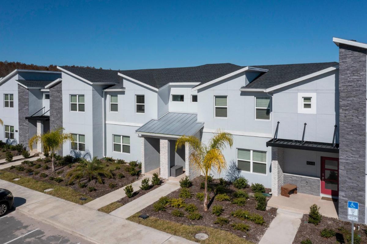 Stunning 4 Bd Close to Disney w/ Pool @ Storey Lake Resort 4369 - Housity