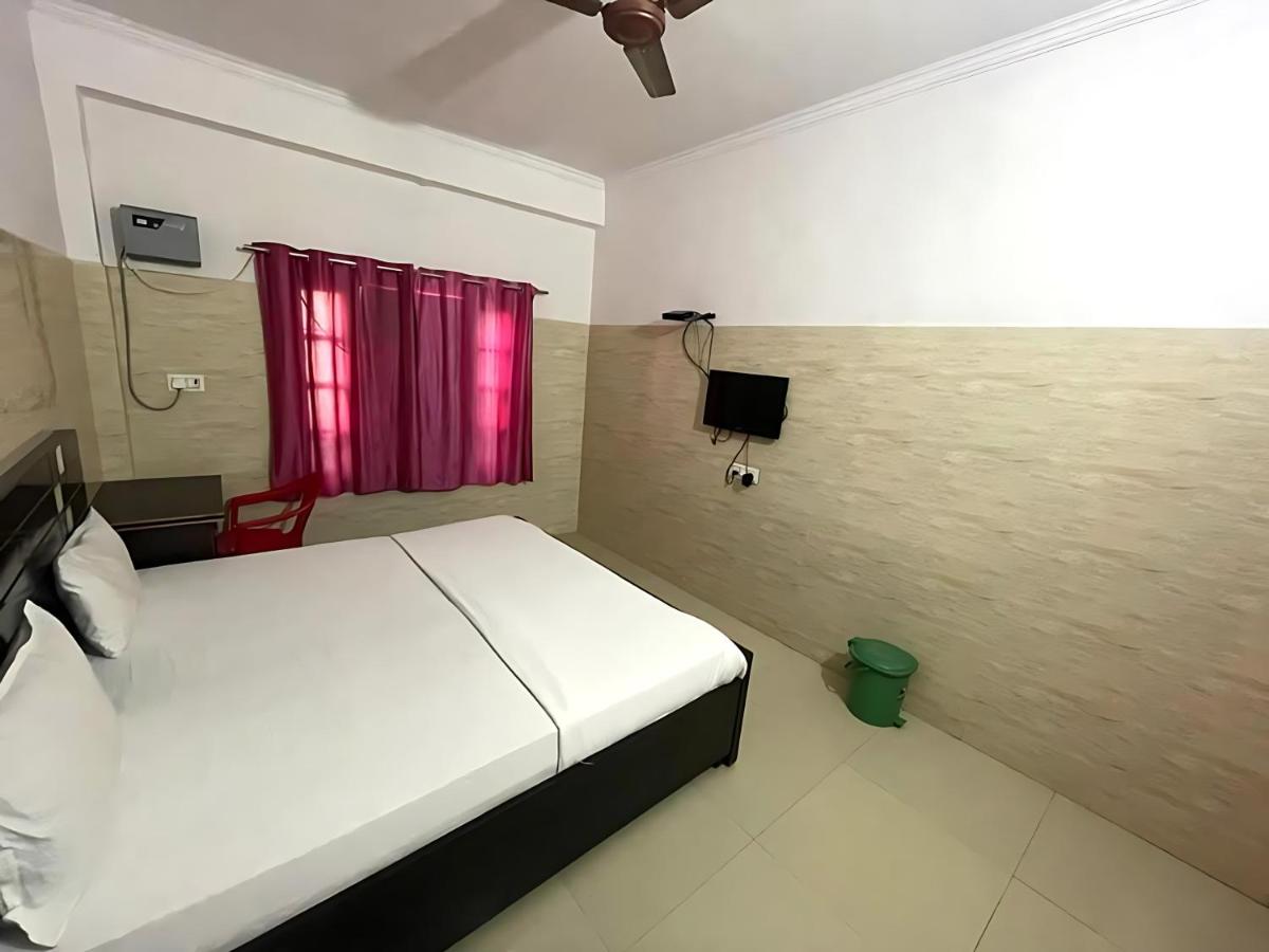 STAYMAKER Hotel Mauryan's near High Court - Housity