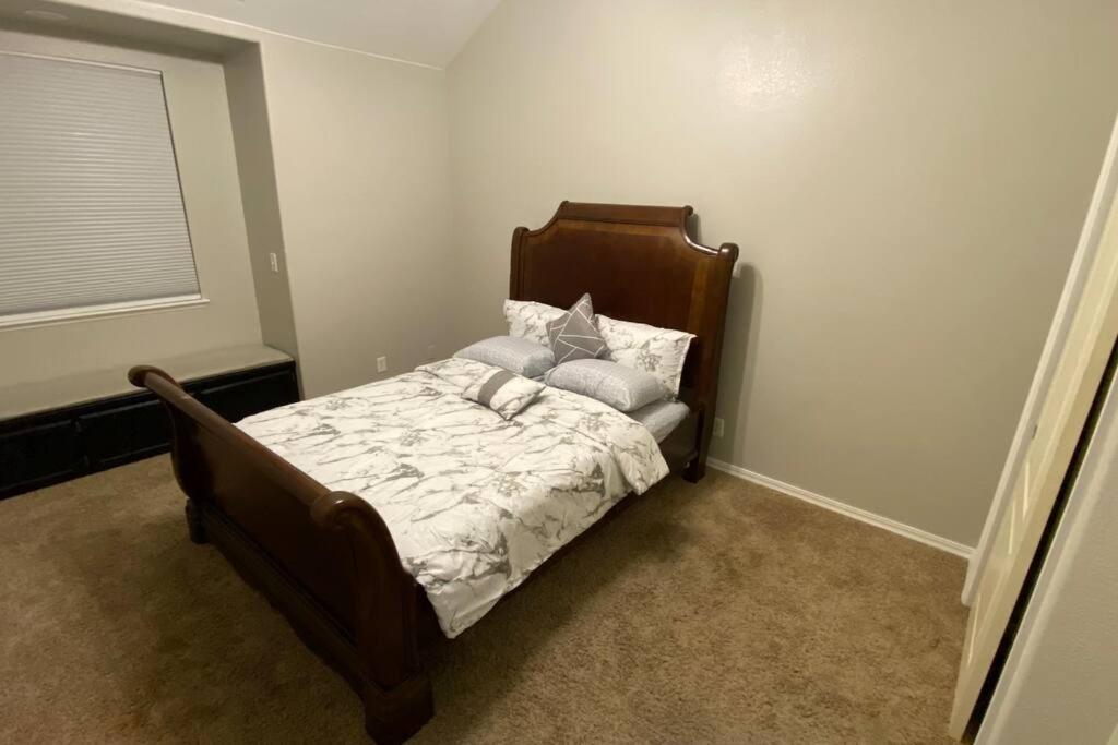 Beautiful peaceful desirable home in Madera Rancho - Housity