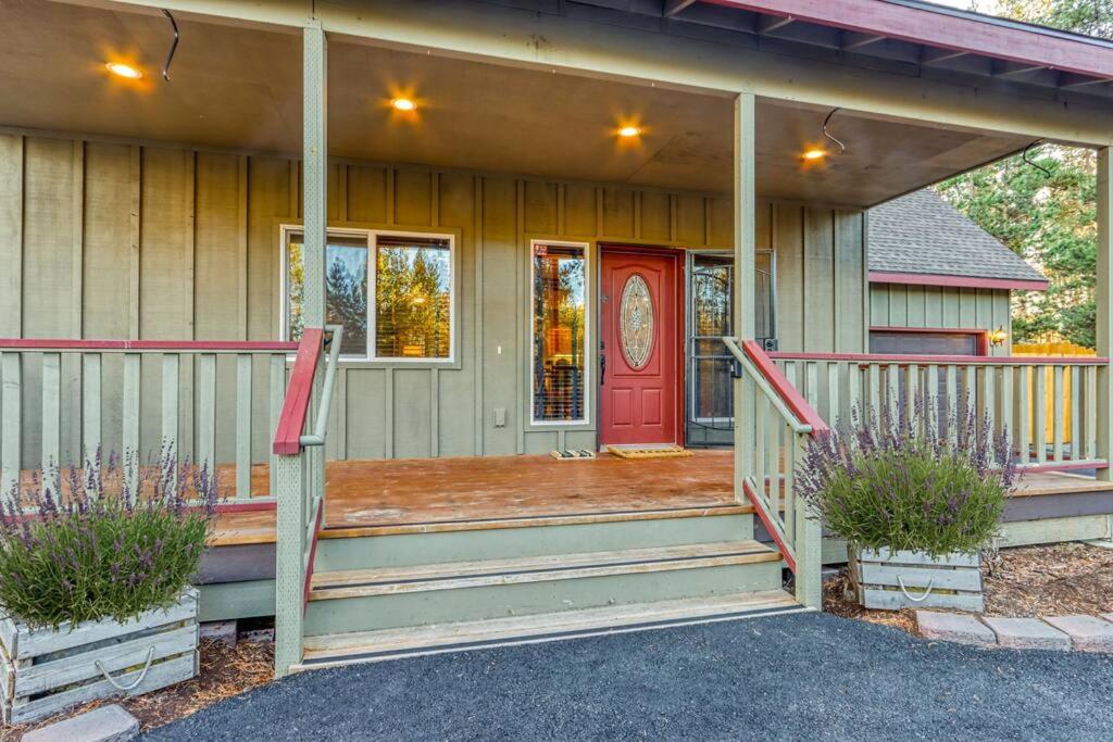 Suitetrails - Spacious Three Rivers Lodge✦Fenced .5 Acre✦Hot Tub