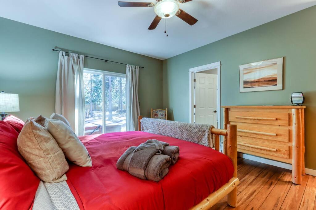 Suitetrails - Spacious Three Rivers Lodge✦Fenced .5 Acre✦Hot Tub