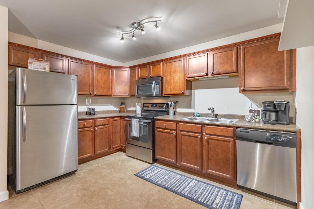 ConTemporary Stay in Central Peoria - Housity