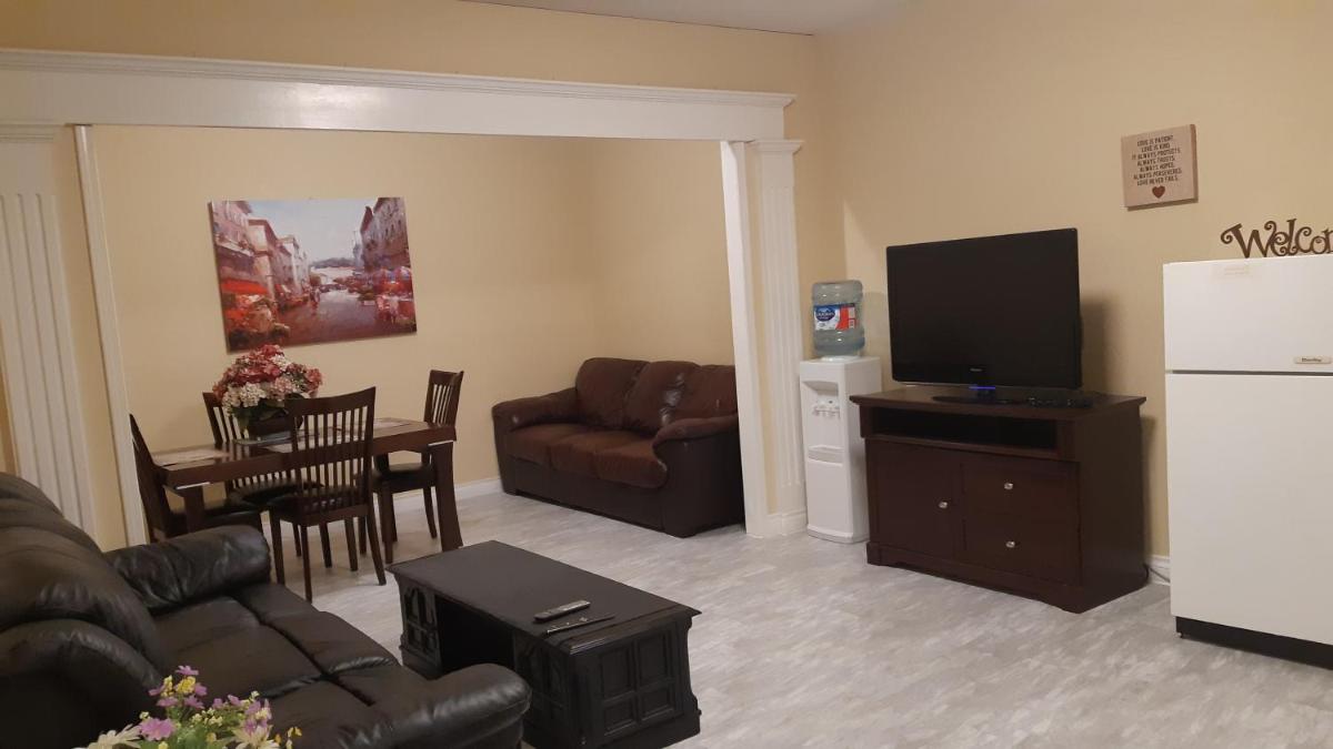 Vacation Lake View House kelowna BNB - Housity