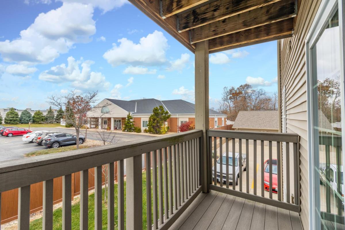 ConTemporary Stay in Central Peoria - Housity