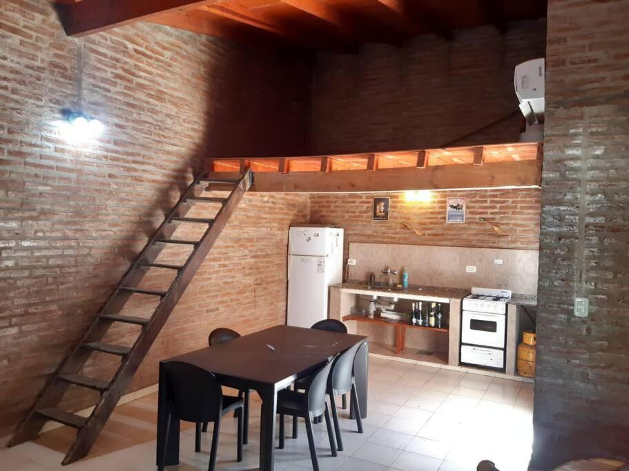 Alquilo casa, paso de la patria - Housity