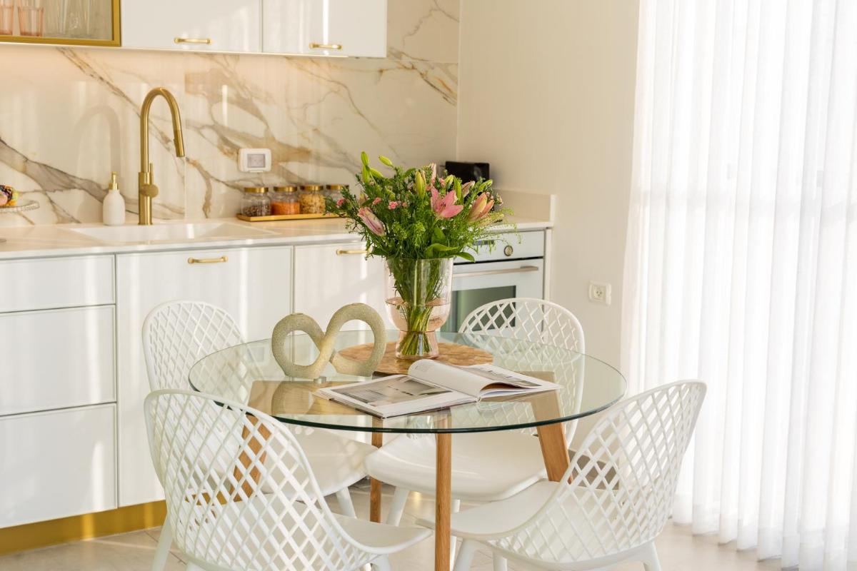 YalaRent Flora- Designed 1BR penthouse in Florentin - Hizvo