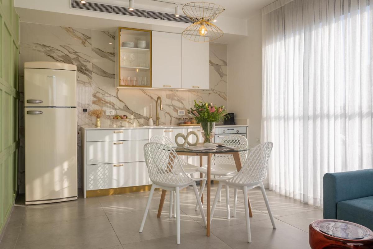 YalaRent Flora- Designed 1BR penthouse in Florentin - Hizvo