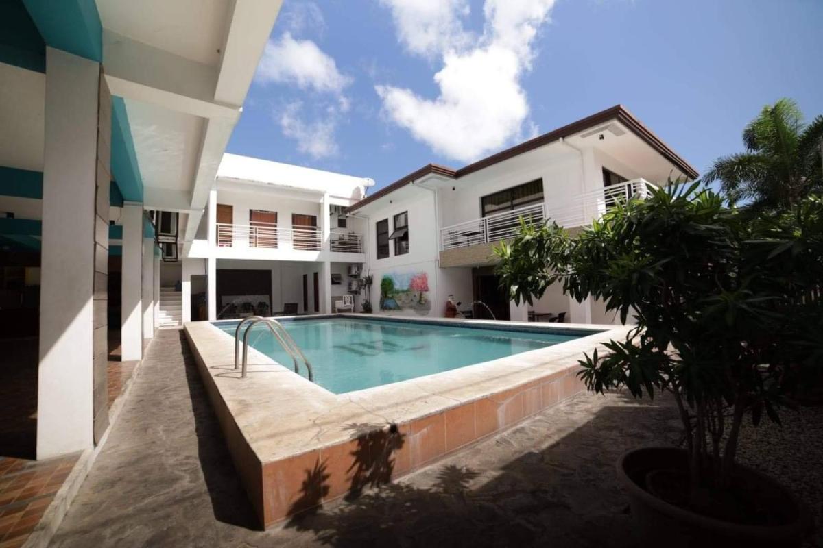 Modern Peak Suites - Housity