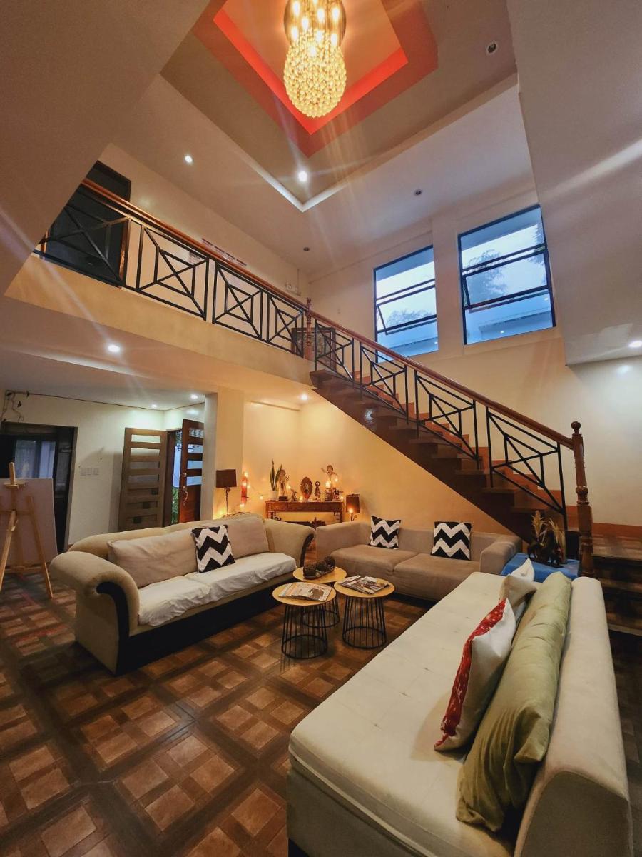 Modern Peak Suites - Housity
