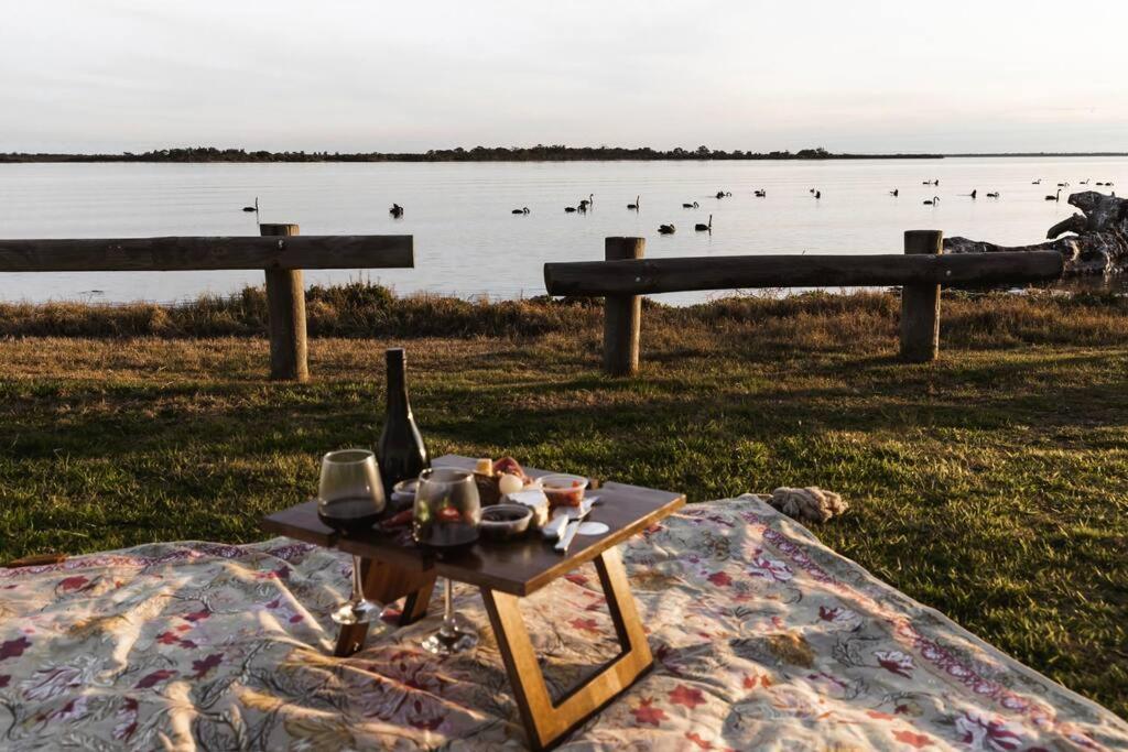 Rosher's Nest- 8 min stroll to village and water - Housity