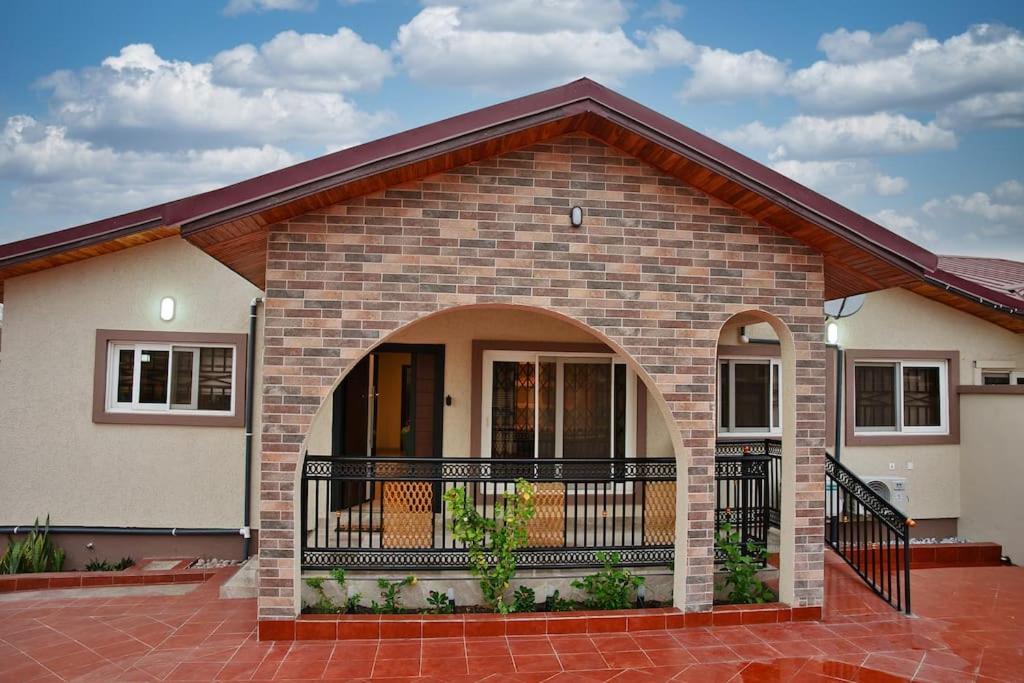 3 bed, 3 bath Spintex road East Airport house, Accra - Housity