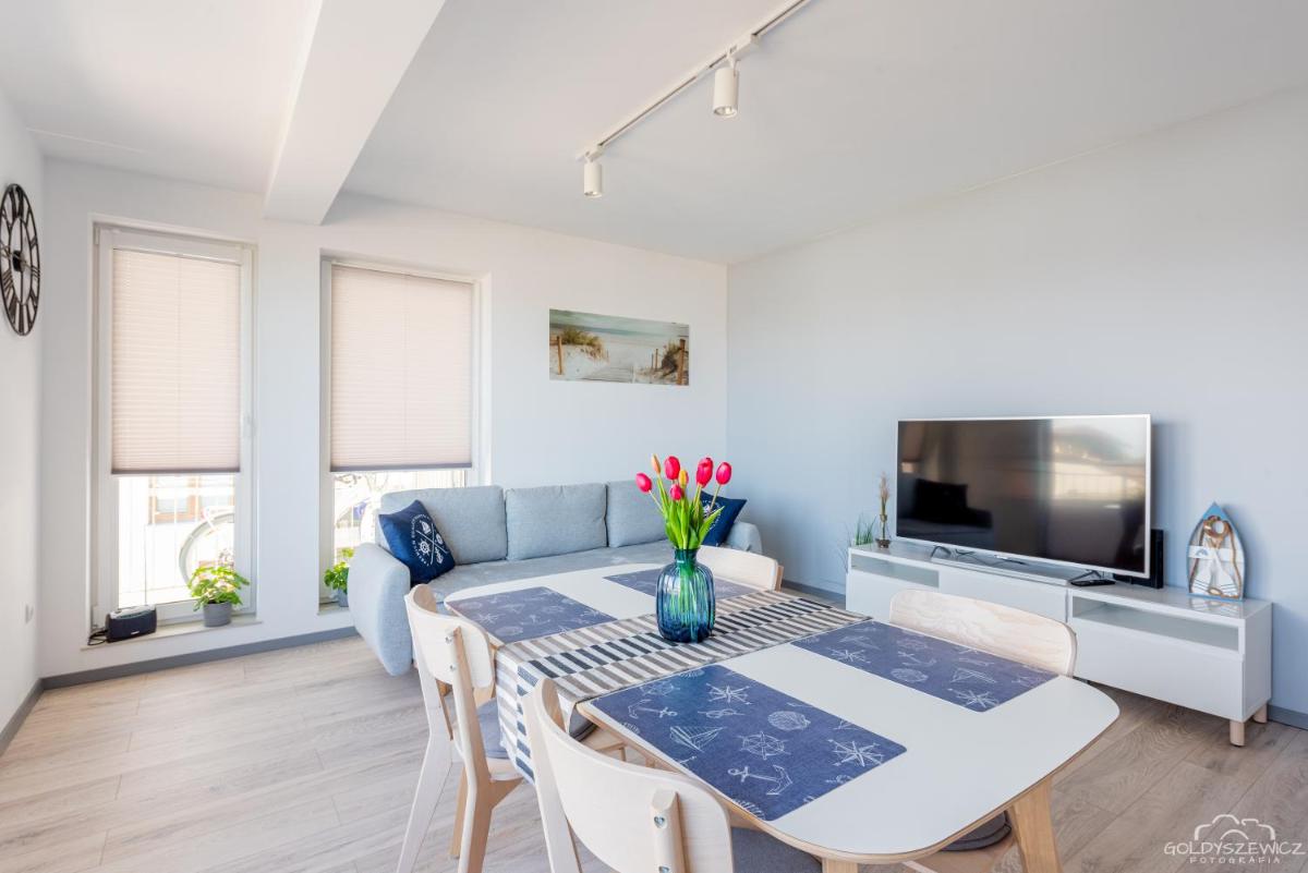 Horyzont Apartamenty - Kapitański Mostek- BLISKO PORTU- Śniadania - Housity