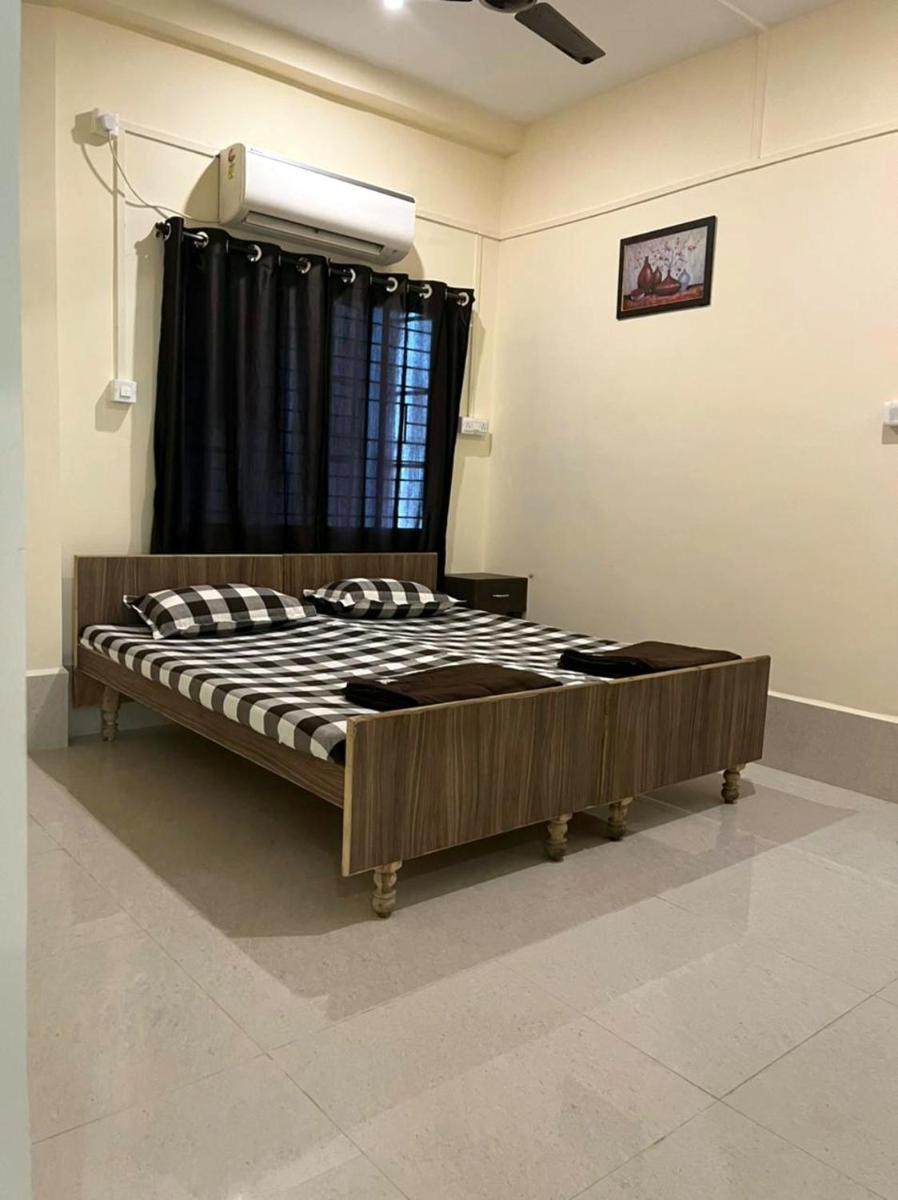 New Bombay Lodge - Housity