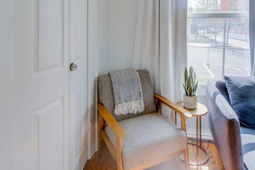 Apartment on Broadway - Housity