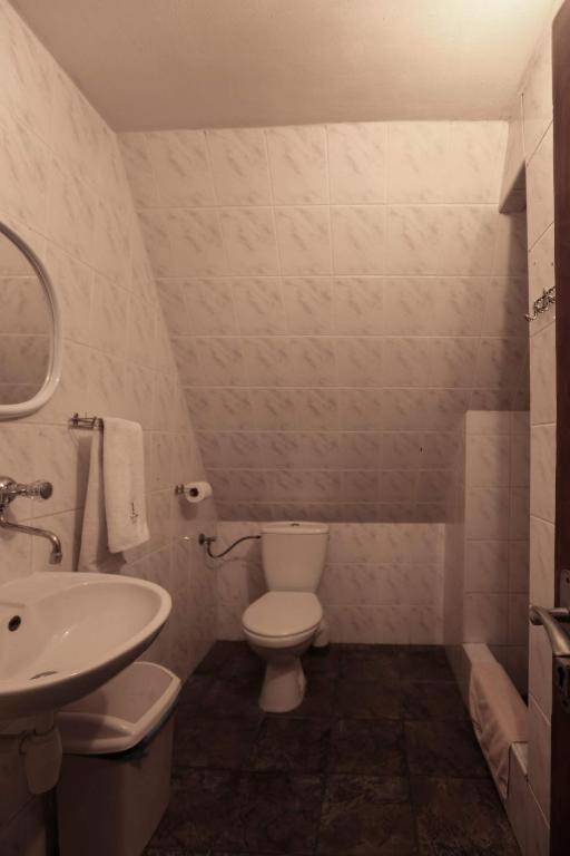 Kirowy Gościniec - Housity