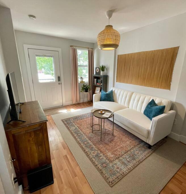 Everything you could ask for in a Rental - Housity