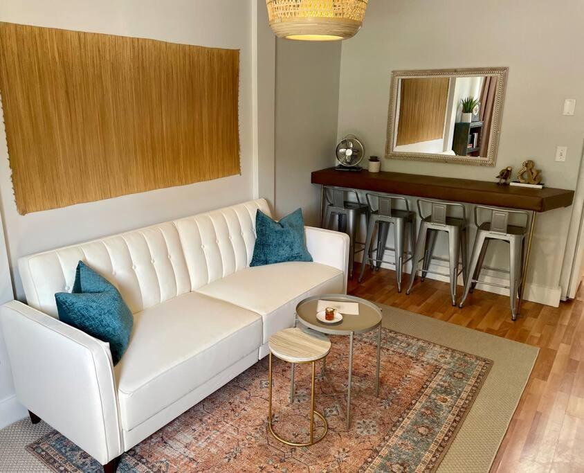 Everything you could ask for in a Rental - Housity