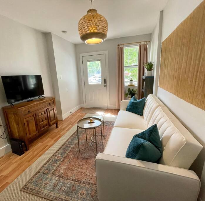 Everything you could ask for in a Rental - Housity