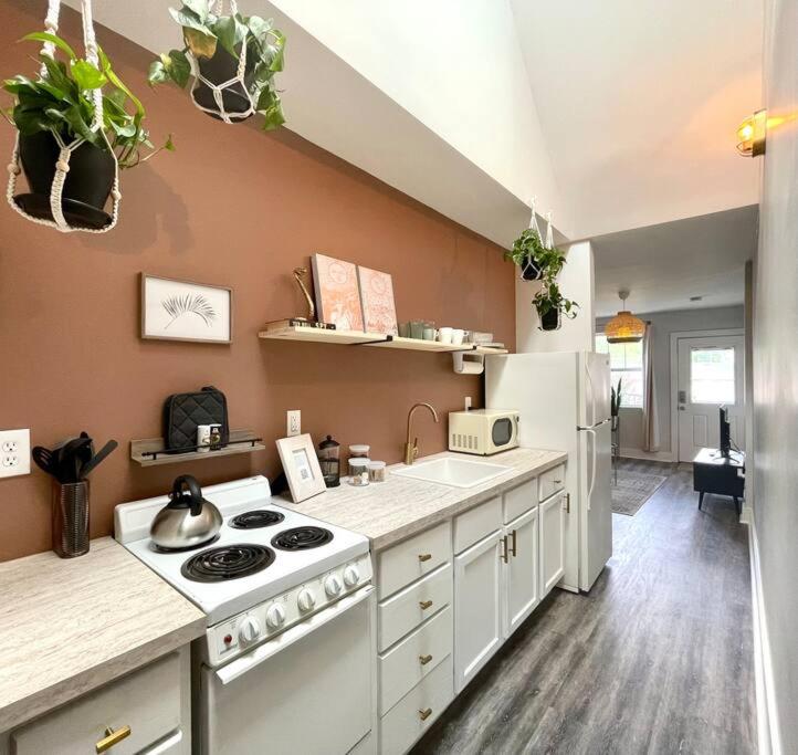Suitetrails - Geodis Park Apartment in WeHo