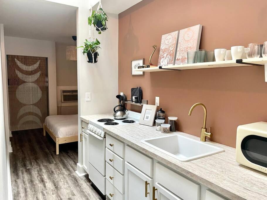 Suitetrails - Geodis Park Apartment in WeHo