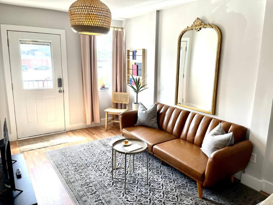 Great Apartment in WeHo - Housity