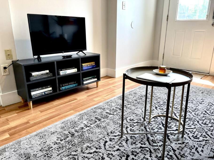 Great Apartment in WeHo - Housity